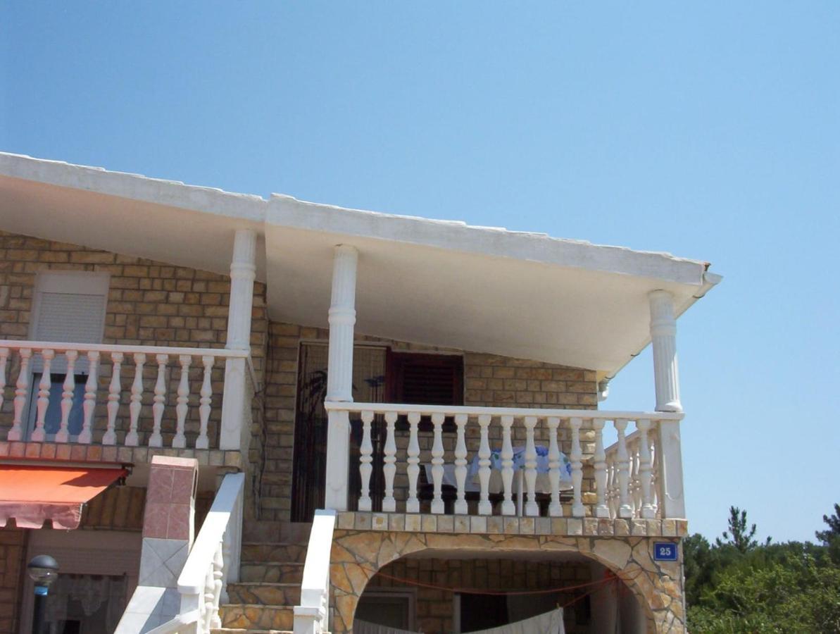 Apartments Tuka Near The Beach Vir Exterior foto